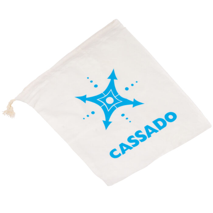 Die Verpackung des Tischspiels Cassado ist ein umweltfreundlicher Stoffsack