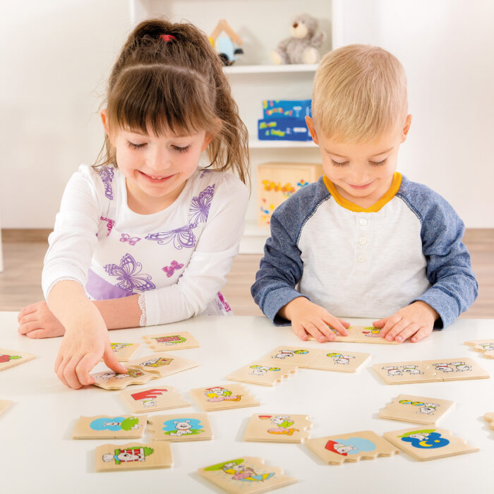 Kidner spielen mit Cognito Räumlichkeiten Lernspiel für Kinder in Kindergarten und Schulalter