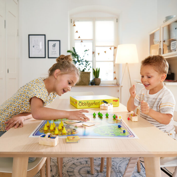 Kidner spielen Haba Obstgarten