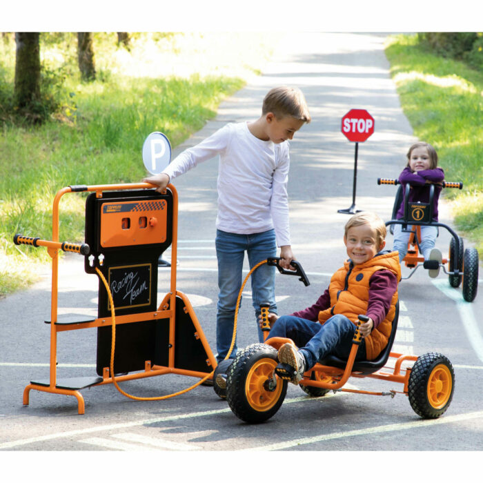Kinder spielen Mobile Tank- & Servicestation