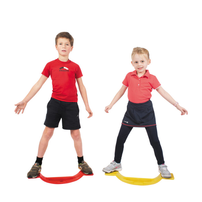 Kinder wippen auf Moonhopper