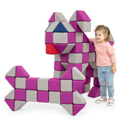 Mädchen mit HUnd gebaut aus Magnetbausteinen Jolly Heap