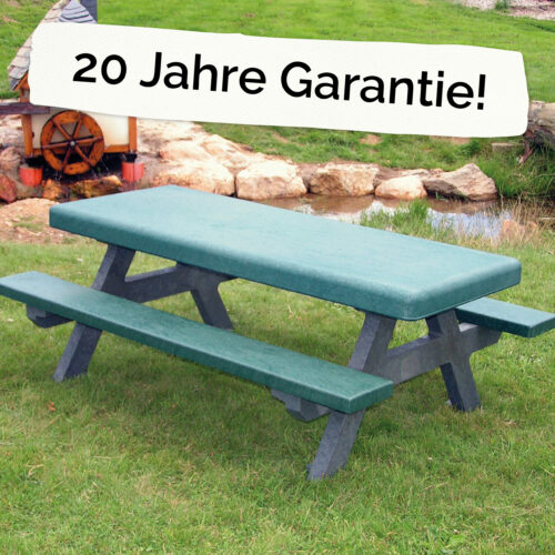 Foto: Kinder-Picknicktisch aus recycling-Kunststoff neben dem Schriftzug "20 Jahre Garantie"