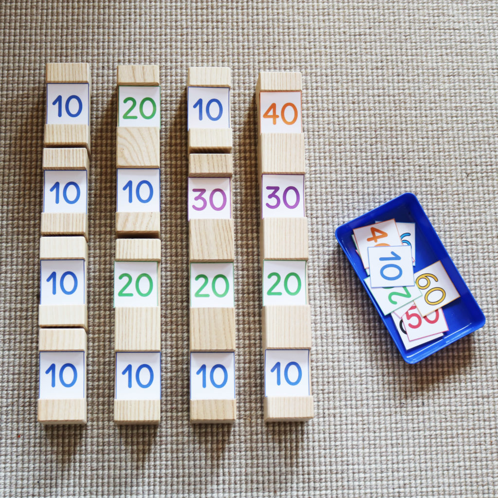 bunte Zahlenkarten 10-100 in Zehnerschritten zum Messen und Rechnen mit den 4/4 Holzbausteinen für Kinder