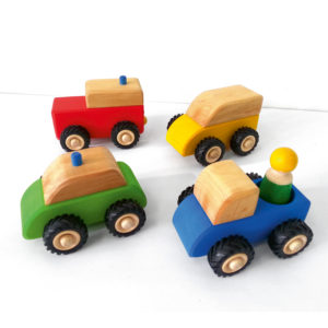 4 kleine Holzfahrzeuge mit Flüsterreifen für Kinder von Bauspiel