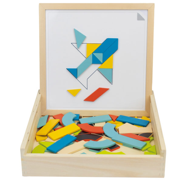 Das Legespiel Tangeo von beleduc für Kinder im Kindergartenalter beinhält 1 multifunktionale Box, 70 magnetische Holzformen, 22 Vorlagekarten mit zwei Schwierigkeitsstufen
