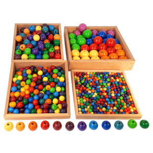 Holzperlen für Kinder in den 12 Farben des Farbenkreises und in verschiedenen Größen