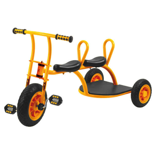 Seitenansicht des orangfarbenen Dreirads "Taxi" von beleduc für Kinder ab dem Kindergartenalter
