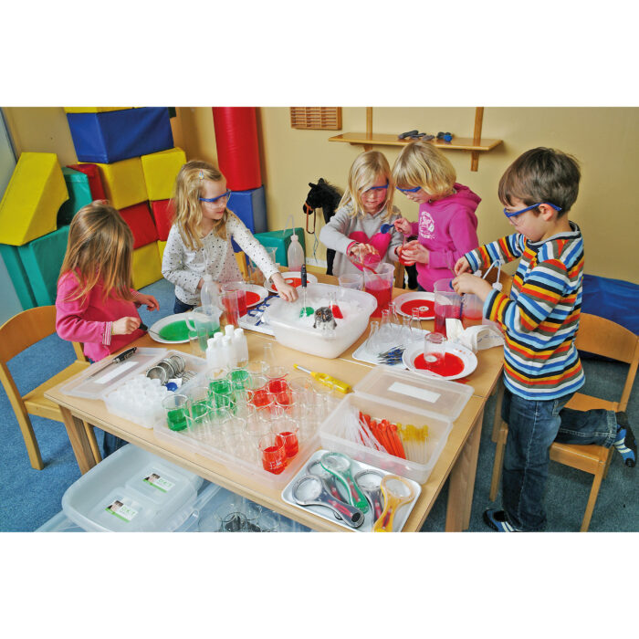 Kinder spielen Forscher