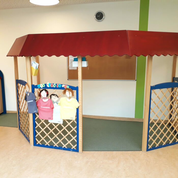 Teppich Schablonenschnitt in einem Kindergarten