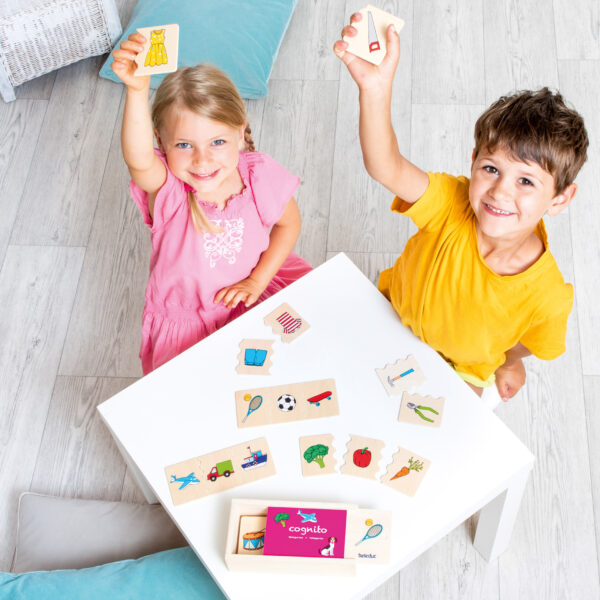Kinder spielen mit Cognito Kategorien Lernspiel