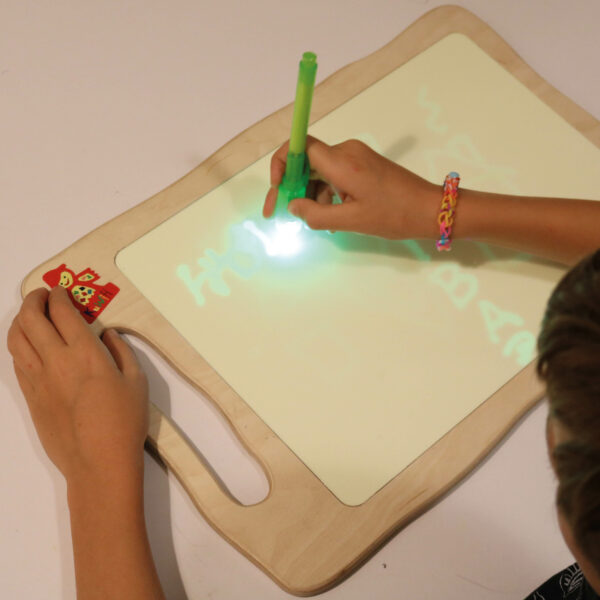Leucht Tablet Licht-Zeichentafel für Kinder in Kindergarten- und Schulalter