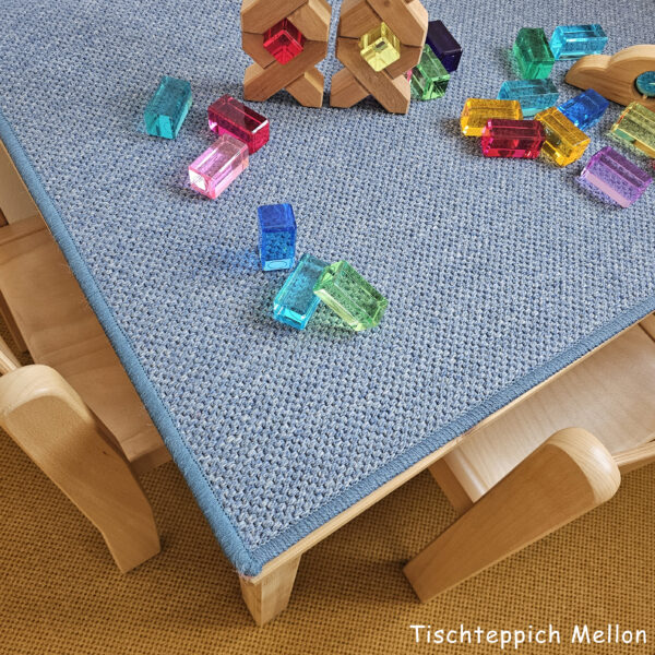 Kindergartentisch mit Tischteppich von Mellon