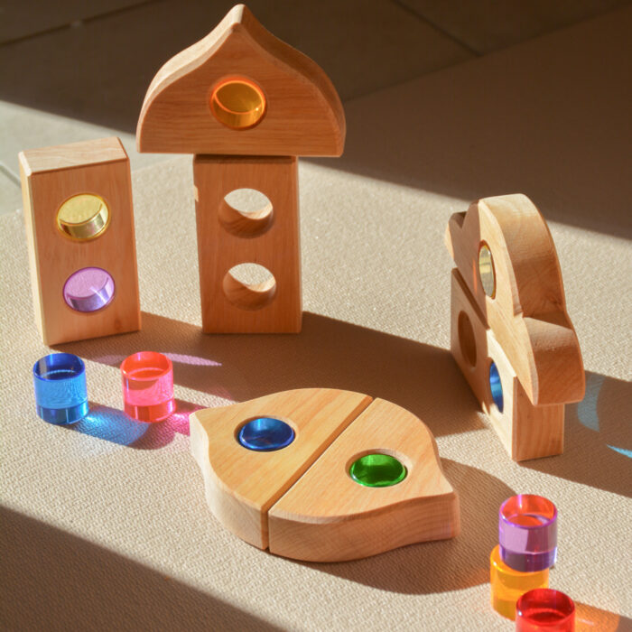 Bausteine aus Acrylglas und Holz für Kinder