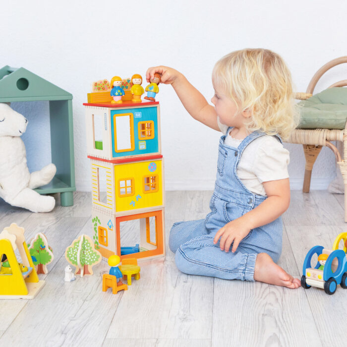 Kind spielt mit Meine kleine Welt Rollenspiel-Set für Kinder unter 3 Jahren