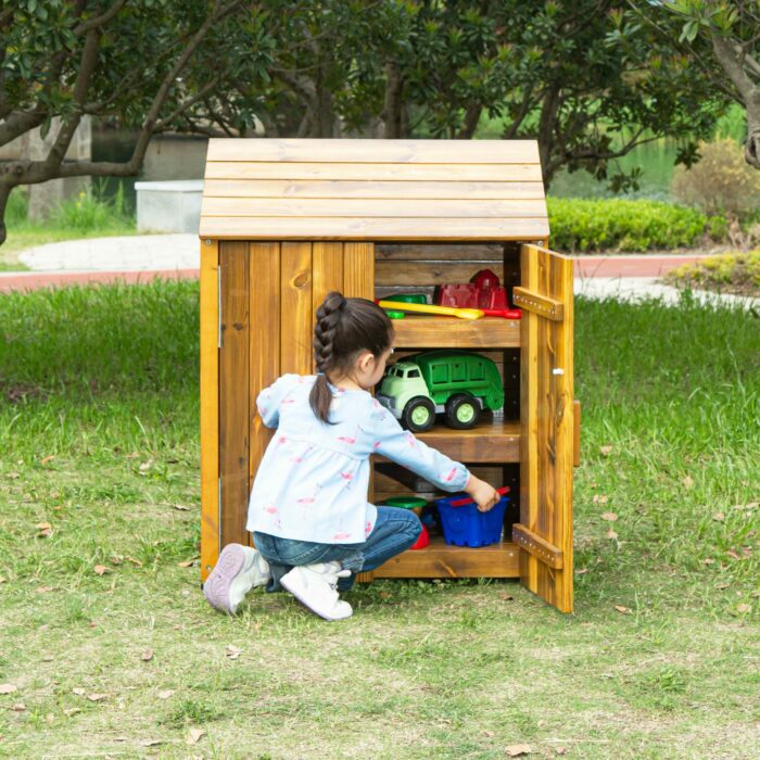 Outdoor-Schrank mit geschlossenen Türen