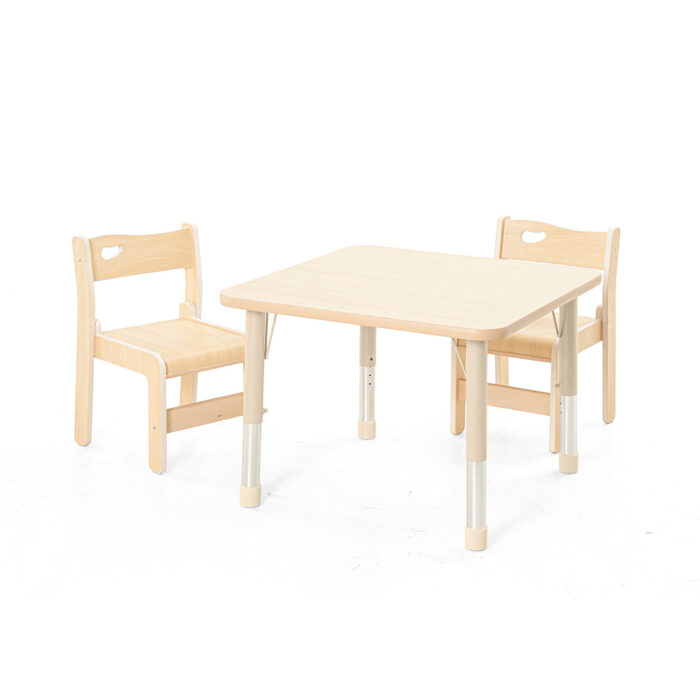 Kindergartentisch mit 2 Kinderstühlen
